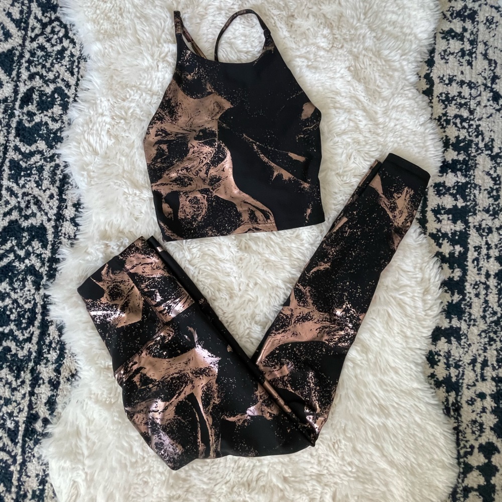 Old Navy Powersoft longline bra top w/ size small. Color is rose gold.
